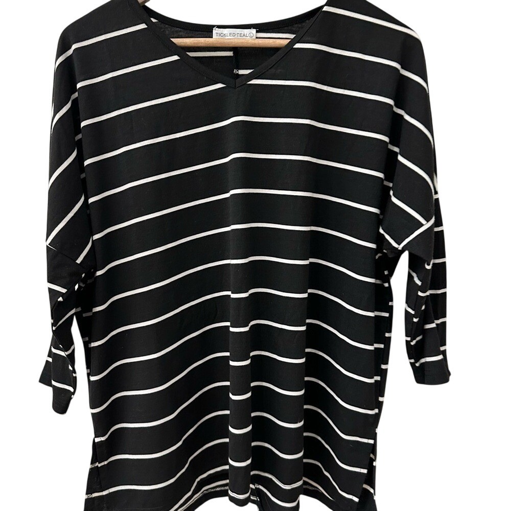 Tickled Teal Top Large‎ Black White Striped V-Neck 3/4 Sleeve Relaxed Fit Tunic